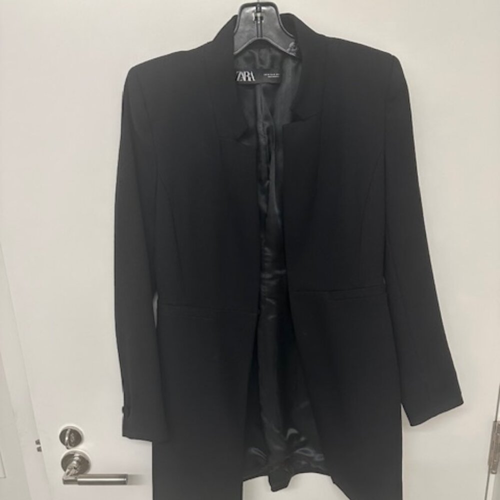 Women's Notch Collar Fitted Black Blazer.  Zara.  Medium
